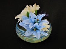 Load image into Gallery viewer, Center tube has a hole in the bottom. Arrange stems tightly into the tube and fill bowl with water.
