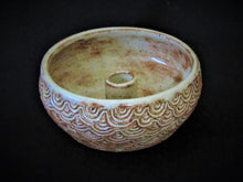 Load image into Gallery viewer, Center tube has a hole in the bottom. Arrange stems tightly into the tube and fill bowl with water.
